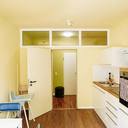 Grosse In Der Suedvorstadt Mit Parkplaetzen Apartamento