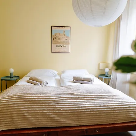 Grosse In Der Suedvorstadt Mit Parkplaetzen Apartamento