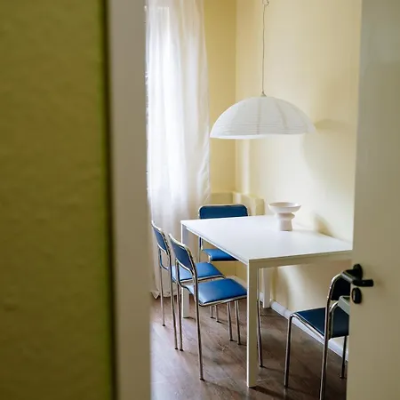 Grosse In Der Suedvorstadt Mit Parkplaetzen Apartamento