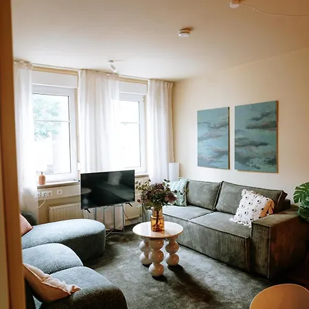 Grosse In Der Suedvorstadt Mit Parkplaetzen Apartamento